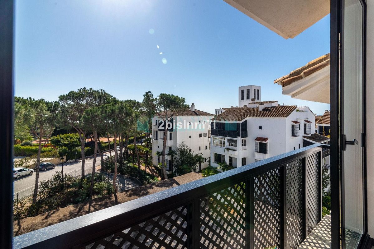 Penthouse for sale in Elviria, Marbella East