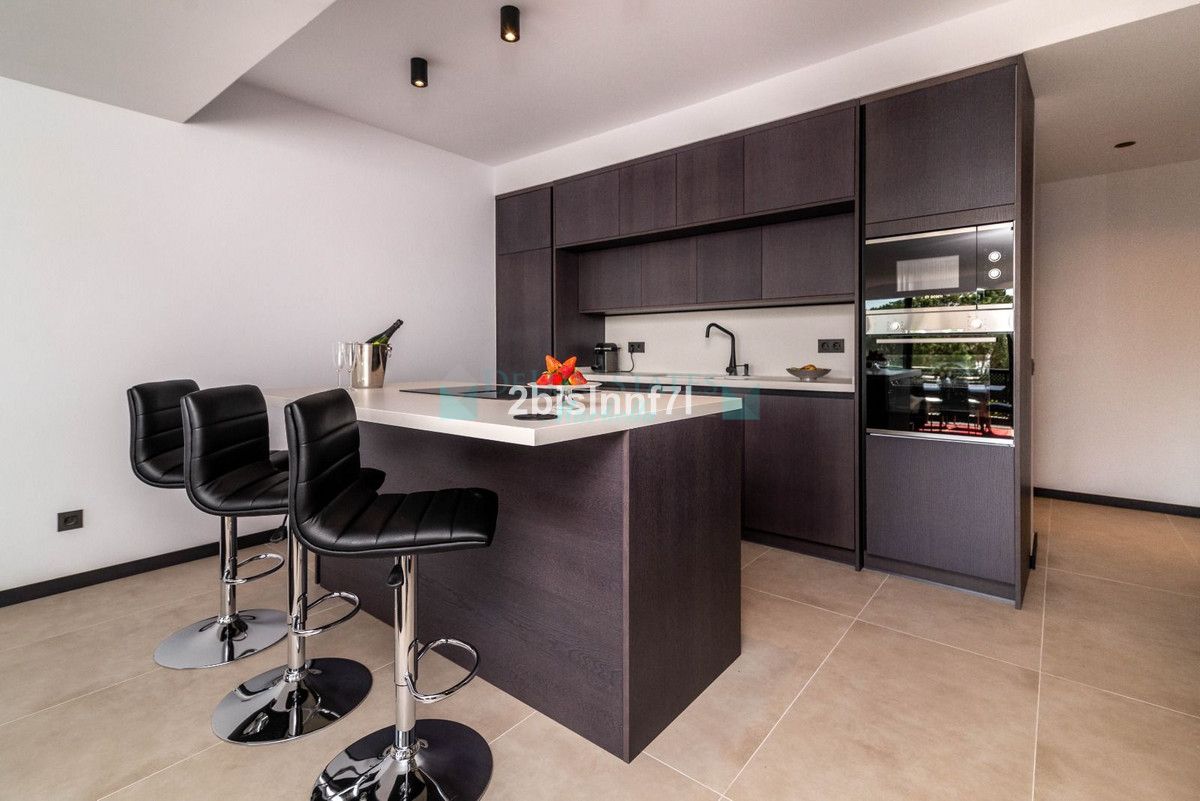 Penthouse for sale in Elviria, Marbella East