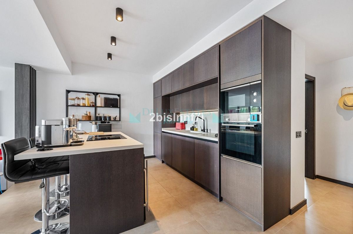 Penthouse for sale in Elviria, Marbella East