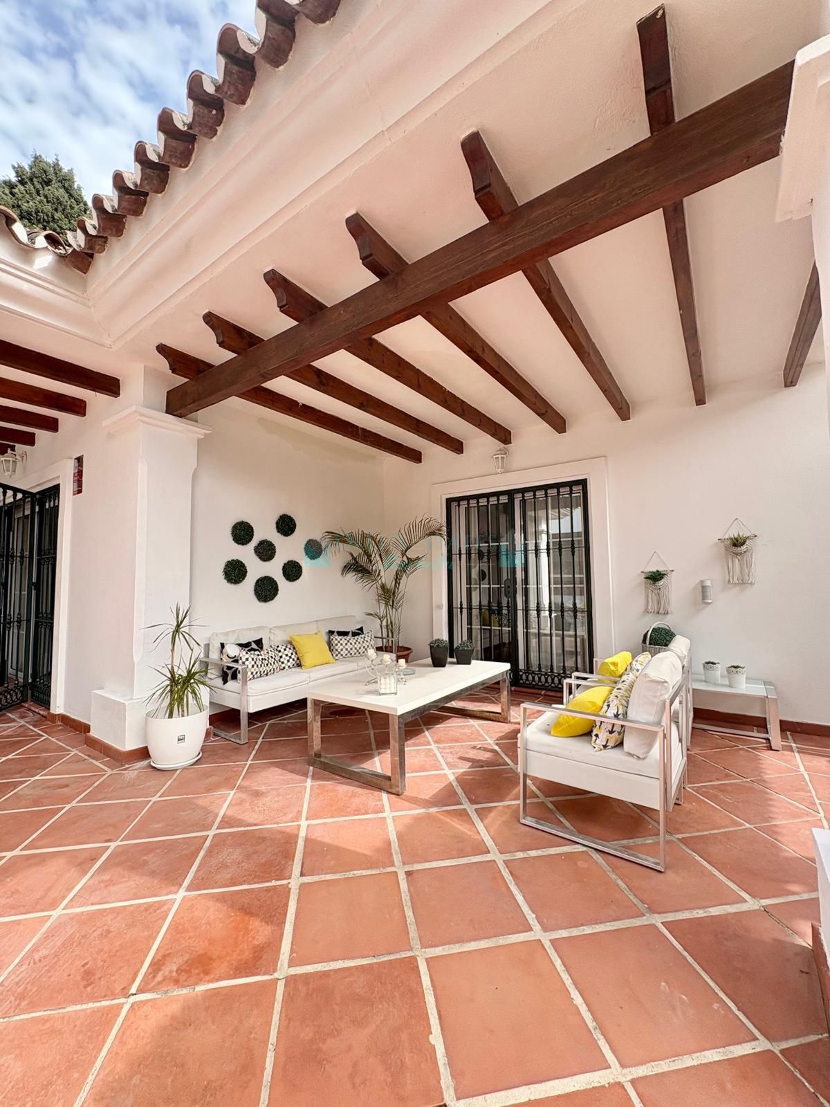 Villa en alquiler en Costabella, Marbella Este