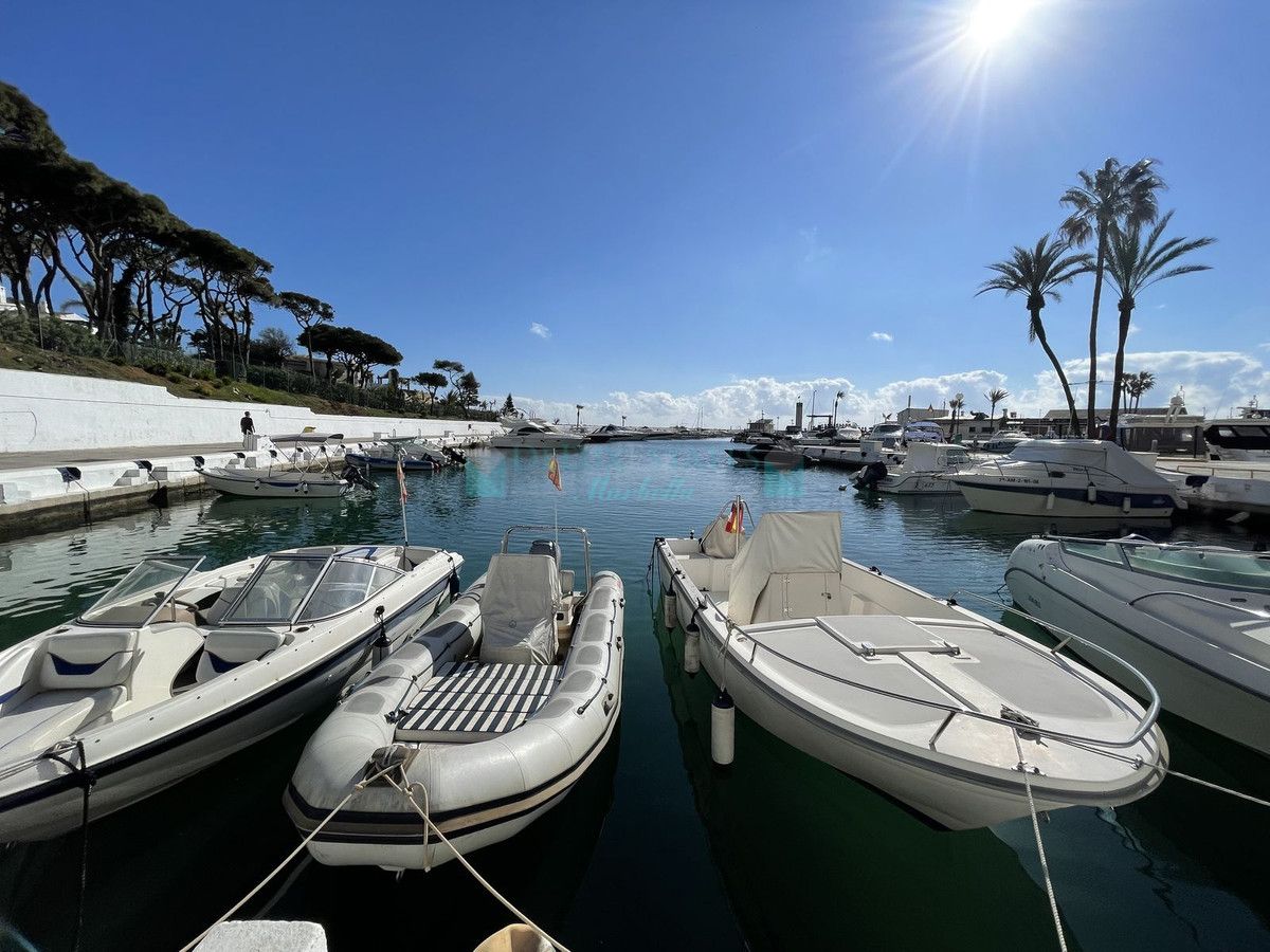 Shopping Centre for sale in Cabopino, Marbella East