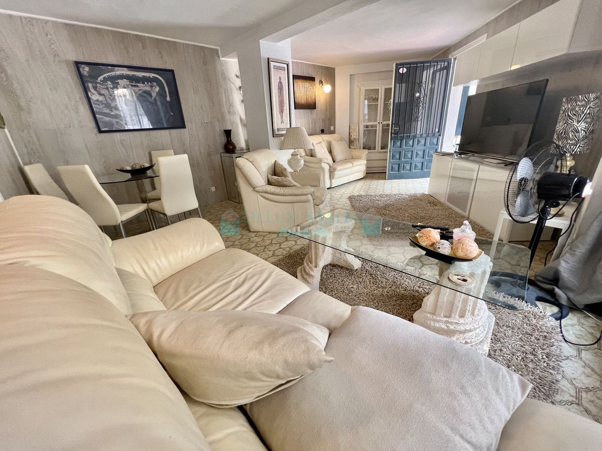 Shopping Centre for sale in Cabopino, Marbella East