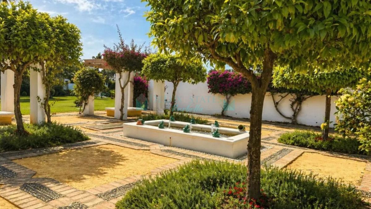 Ground Floor Apartment for sale in El Paraiso, Estepona
