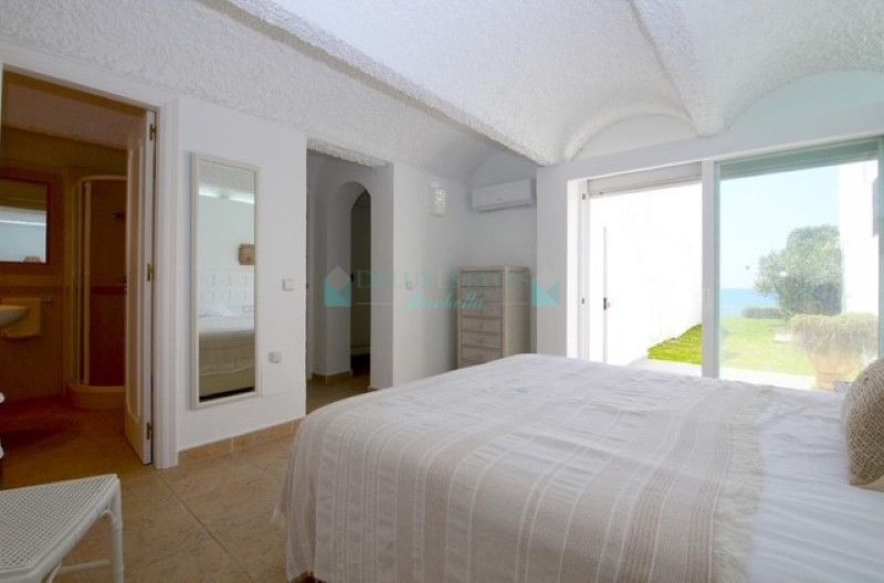 Semi Detached Villa for sale in Estepona