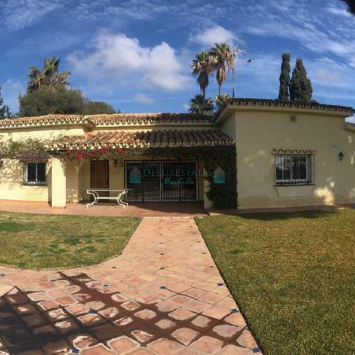 Finca for sale in Estepona