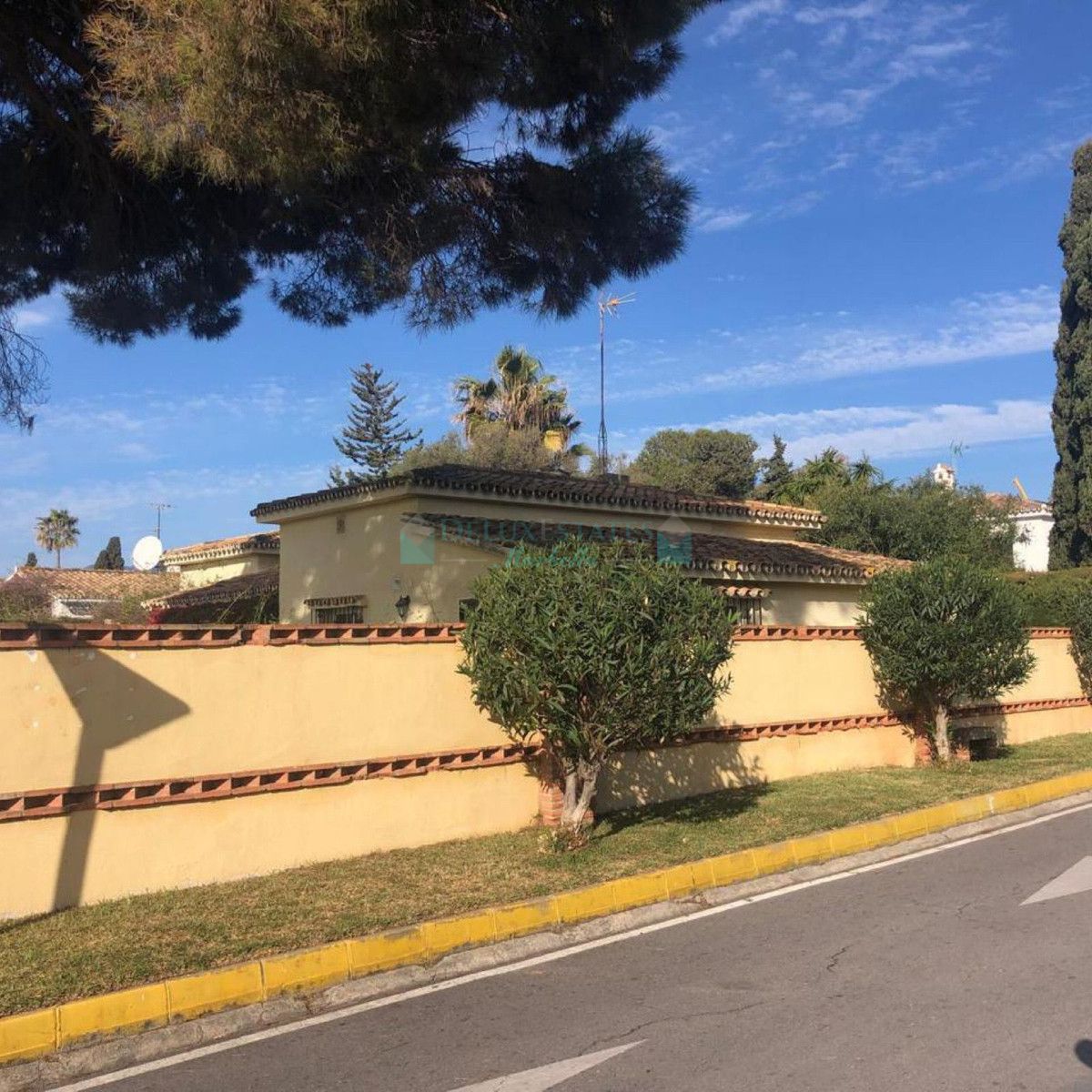 Finca for sale in Estepona