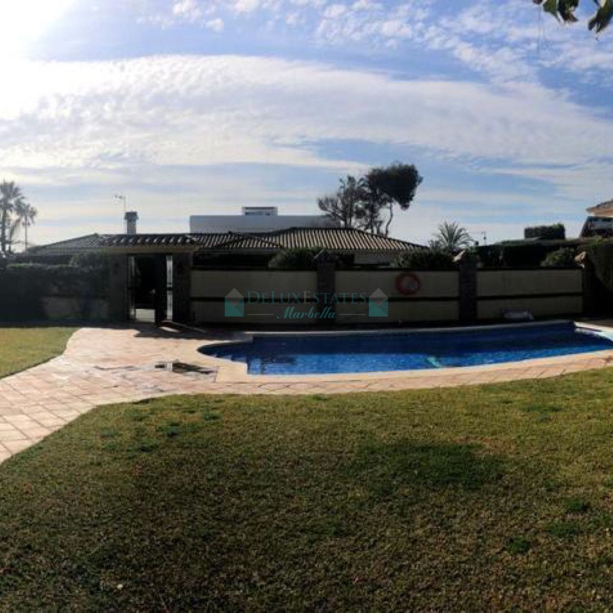 Finca for sale in Estepona