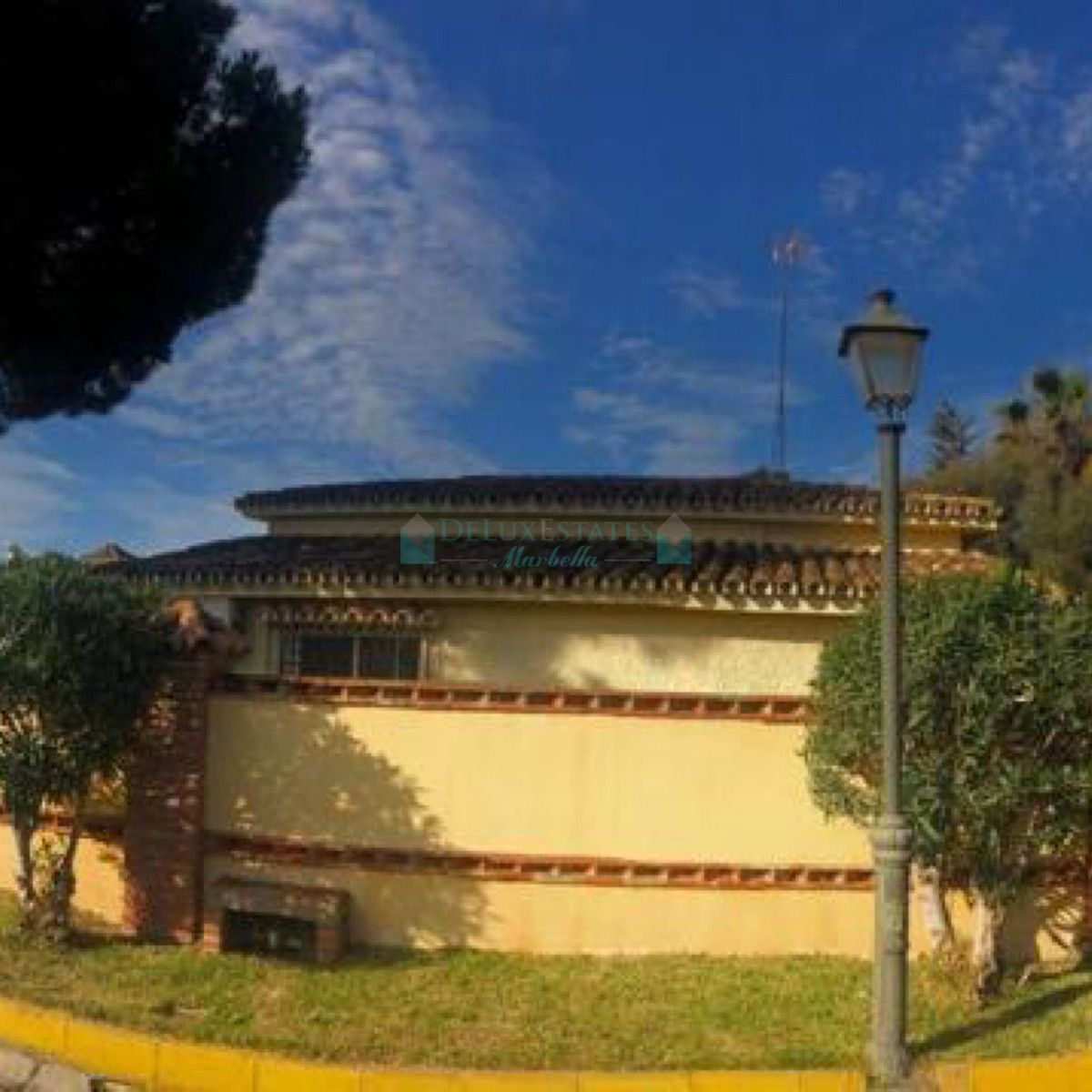 Finca for sale in Estepona