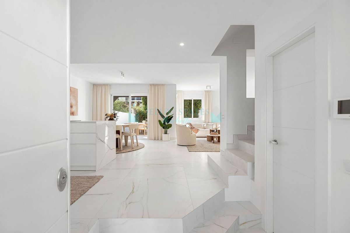 Town House for sale in Nueva Andalucia