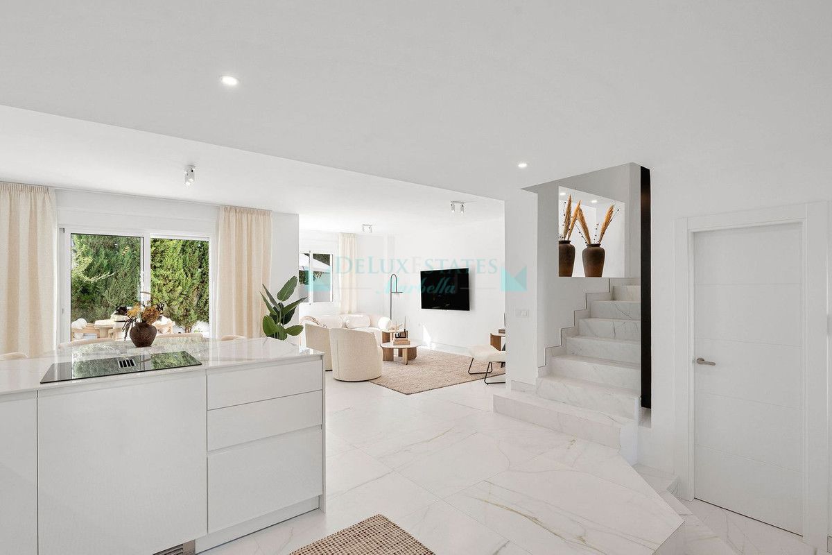 Town House for sale in Nueva Andalucia