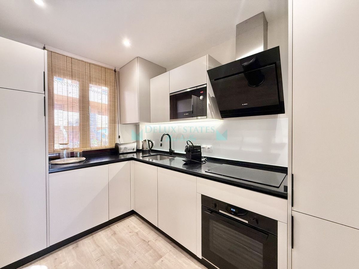 Apartment for sale in Benahavis