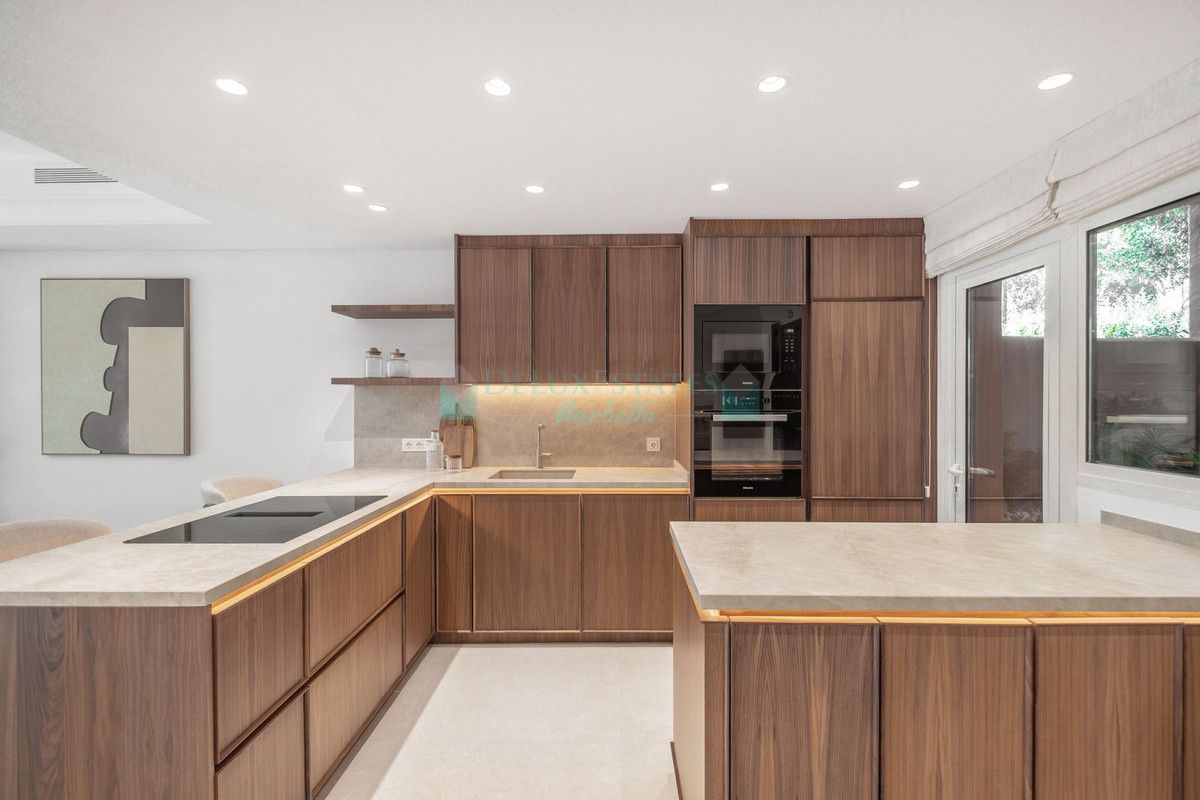 Semi Detached Villa for rent in Marbella Golden Mile