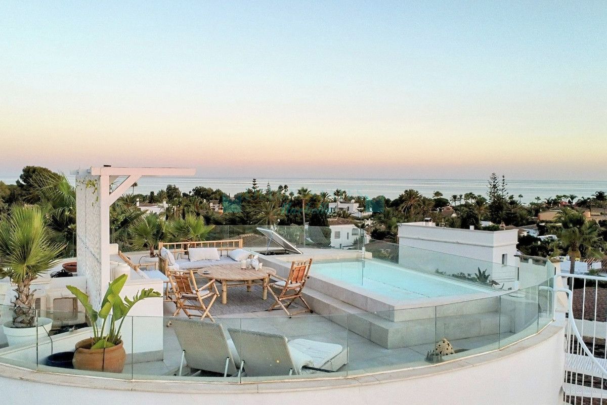 Villa for sale in Marbesa, Marbella East