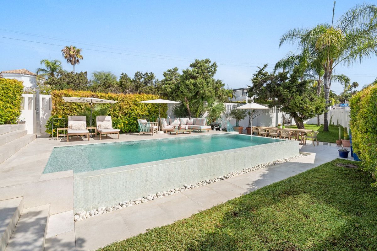 Villa for sale in Marbesa, Marbella East