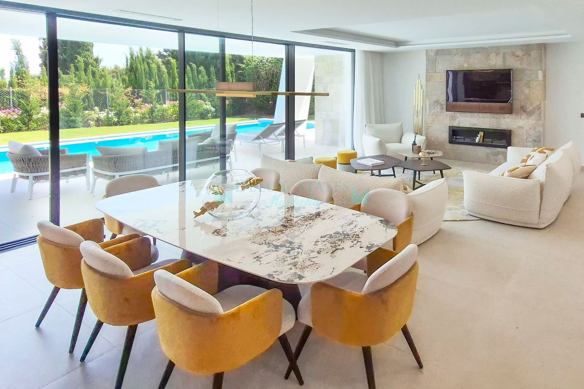 Villa for sale in Valle Romano, Estepona