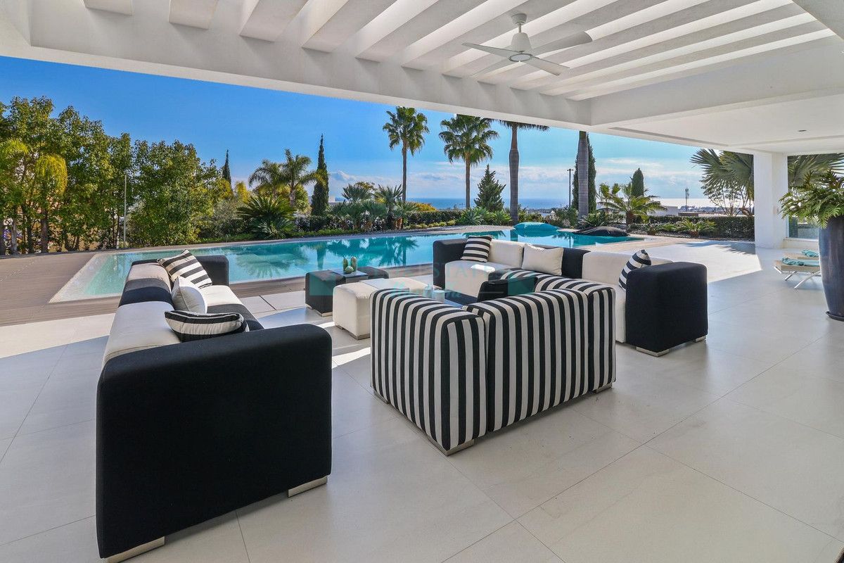 Villa for sale in Los Flamingos, Benahavis