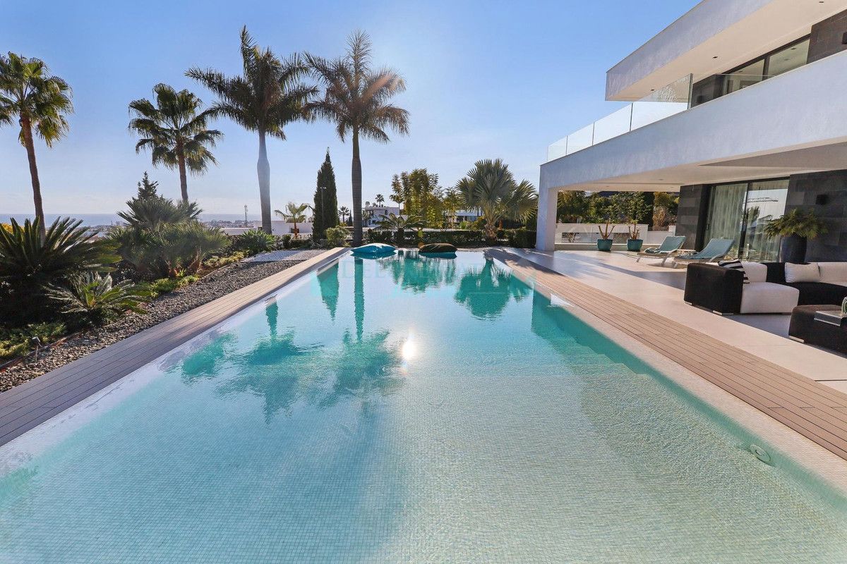 Villa for sale in Los Flamingos, Benahavis
