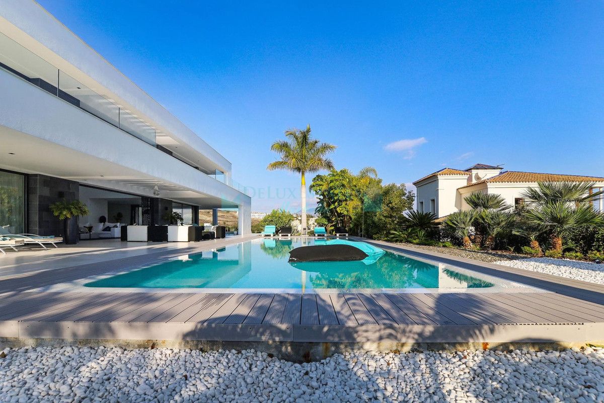 Villa for sale in Los Flamingos, Benahavis