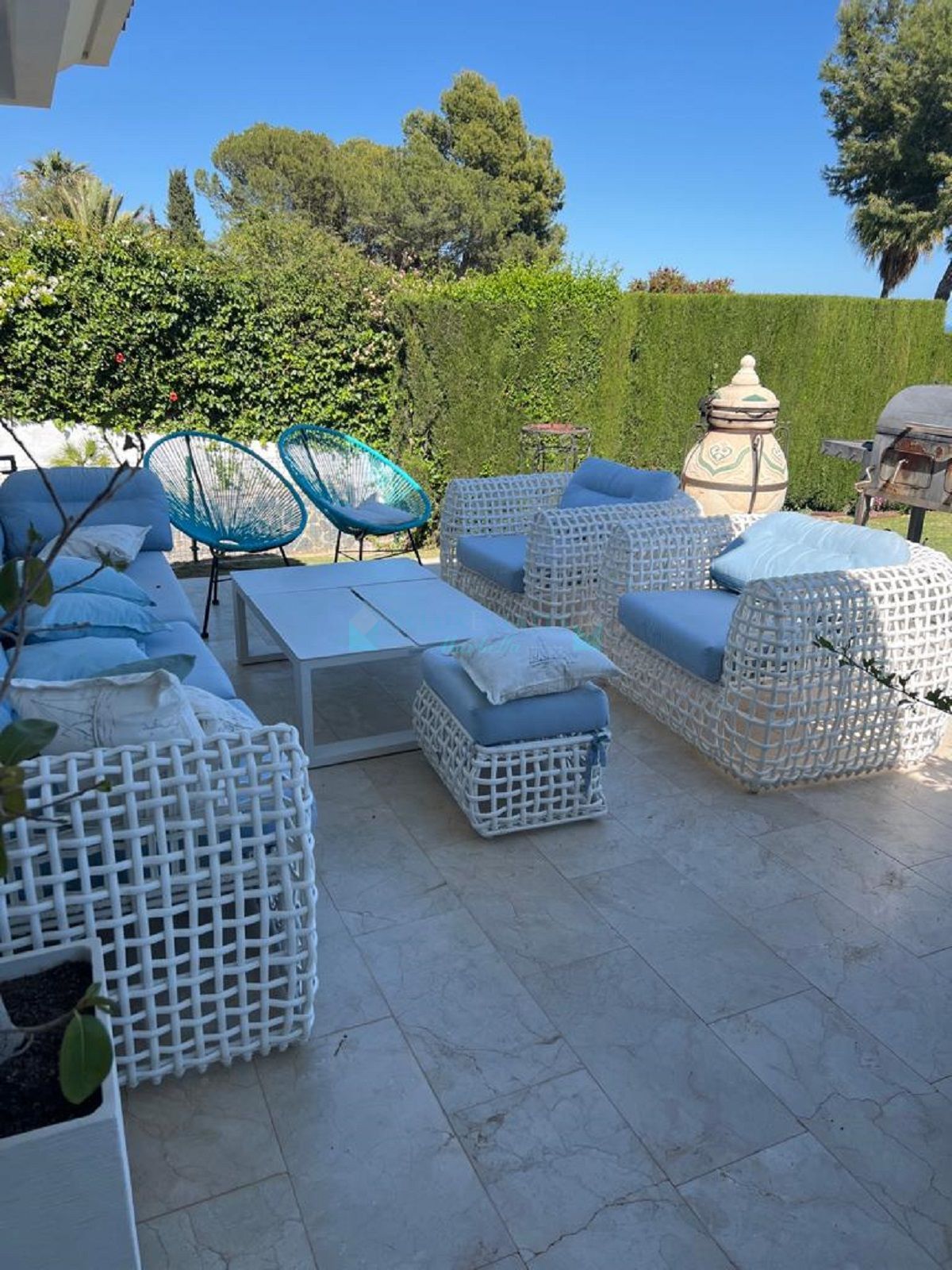 Villa for sale in El Paraiso, Estepona