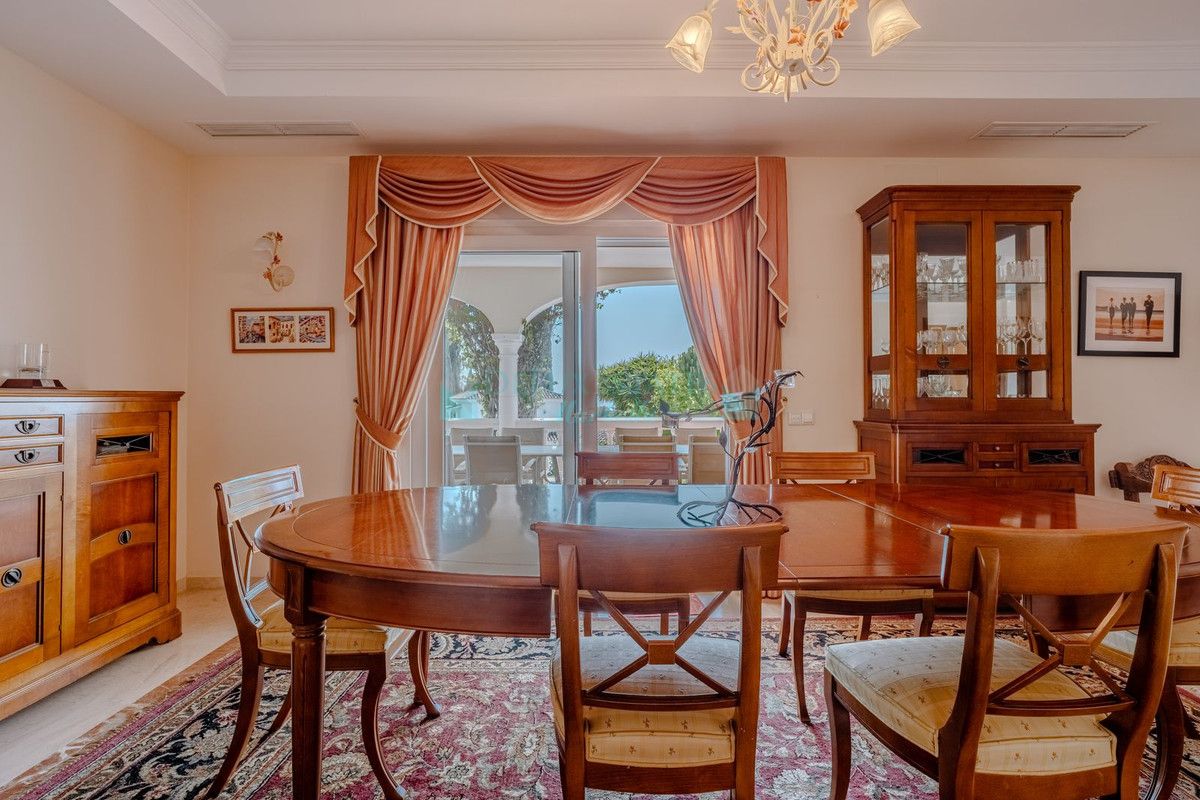 Villa en venta en El Paraiso, Estepona