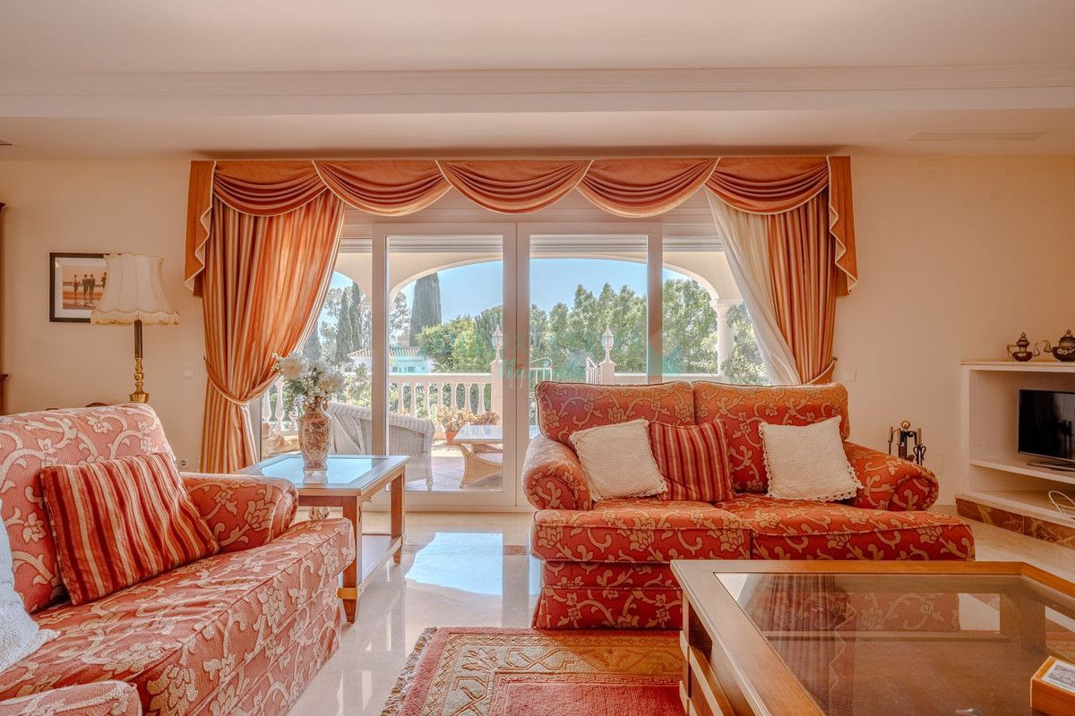 Villa en venta en El Paraiso, Estepona