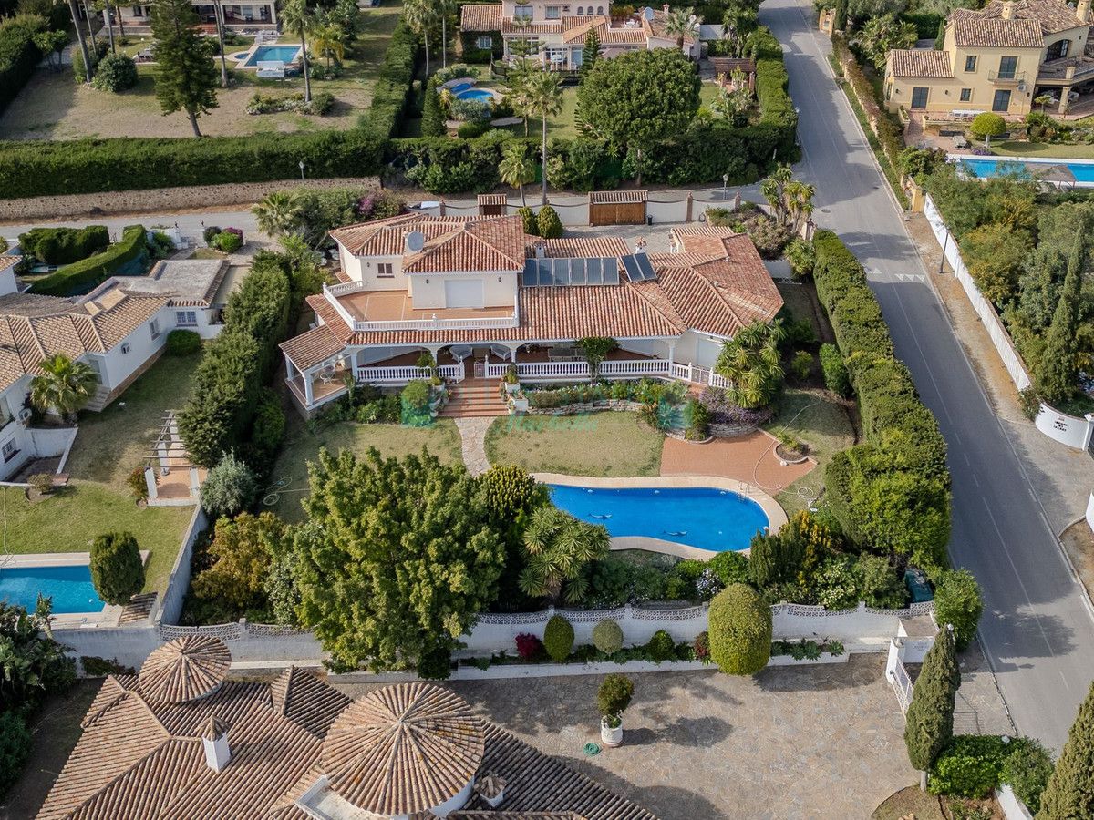 Villa en venta en El Paraiso, Estepona