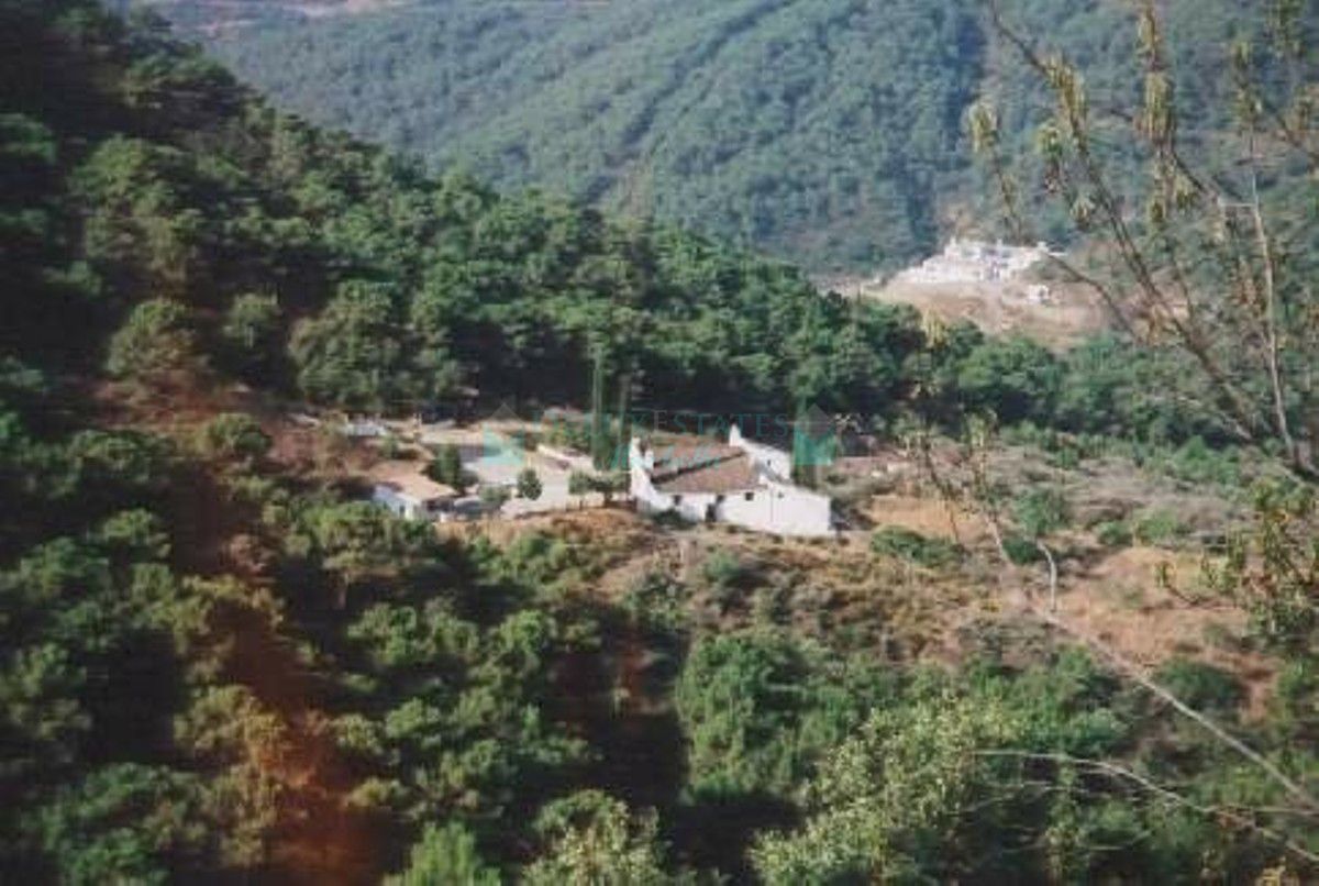 Finca for sale in Estepona