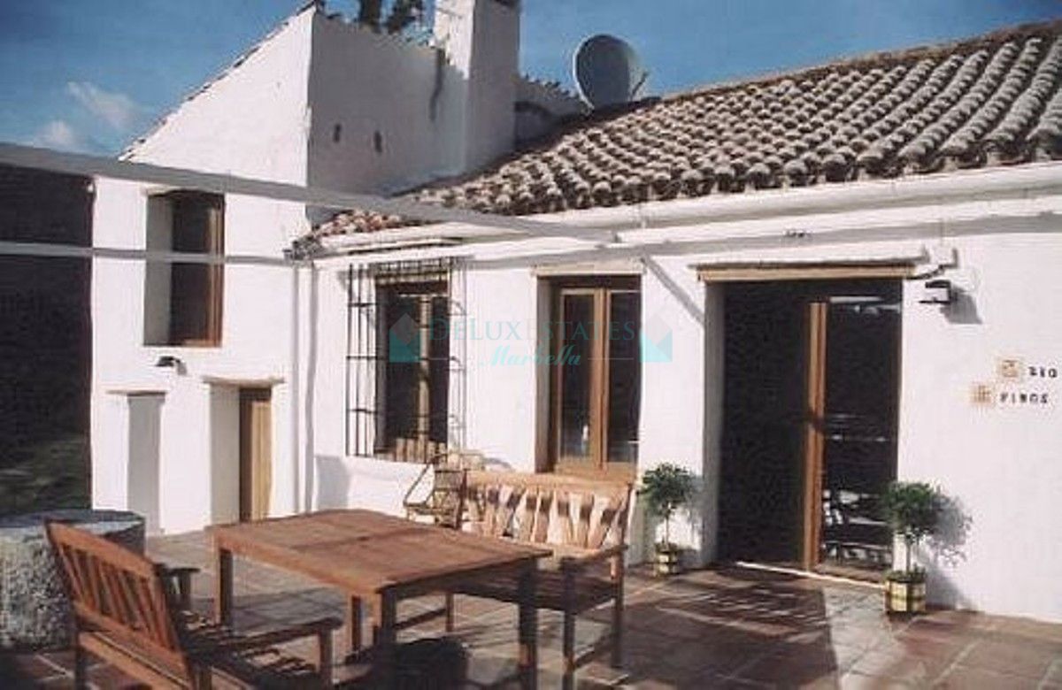 Finca for sale in Estepona
