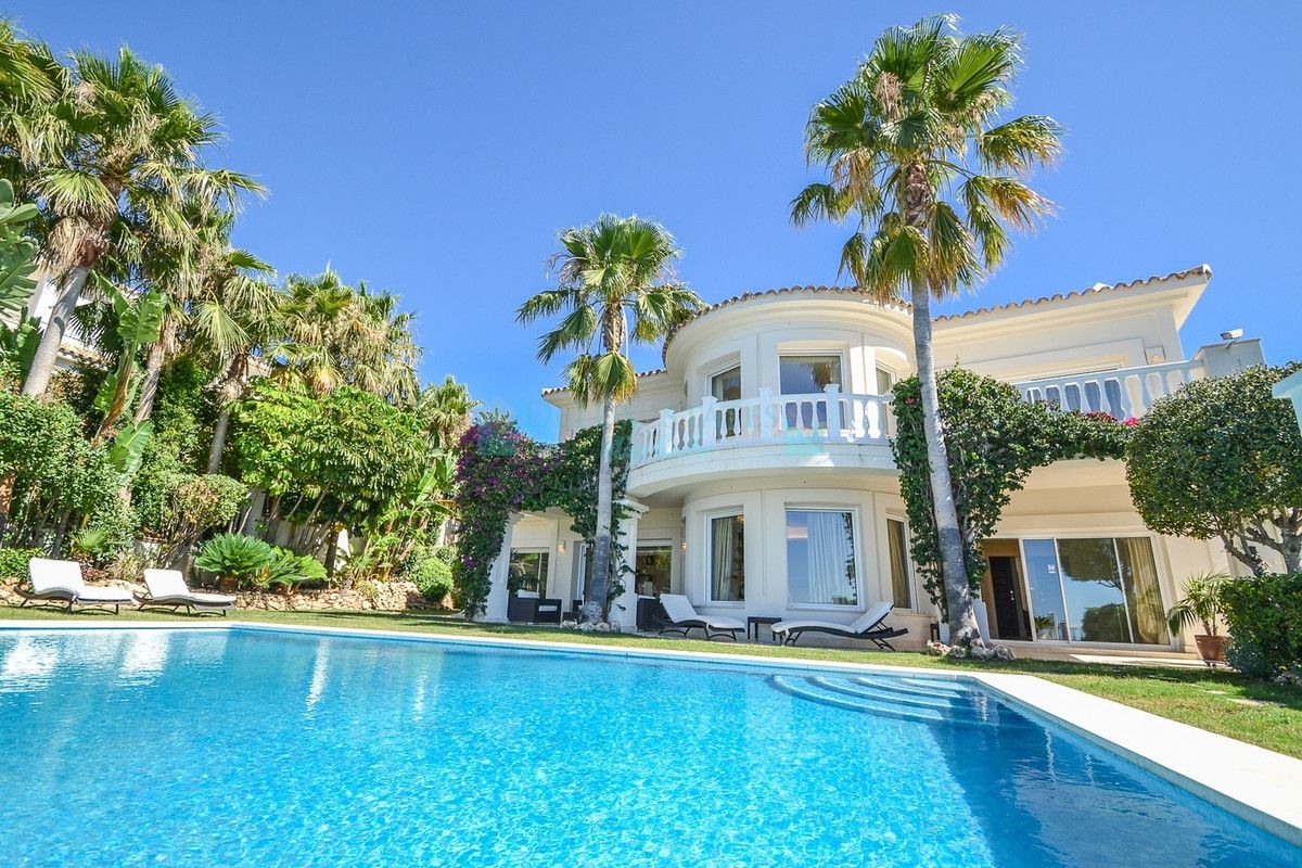Villa for sale in Los Altos de los Monteros, Marbella East