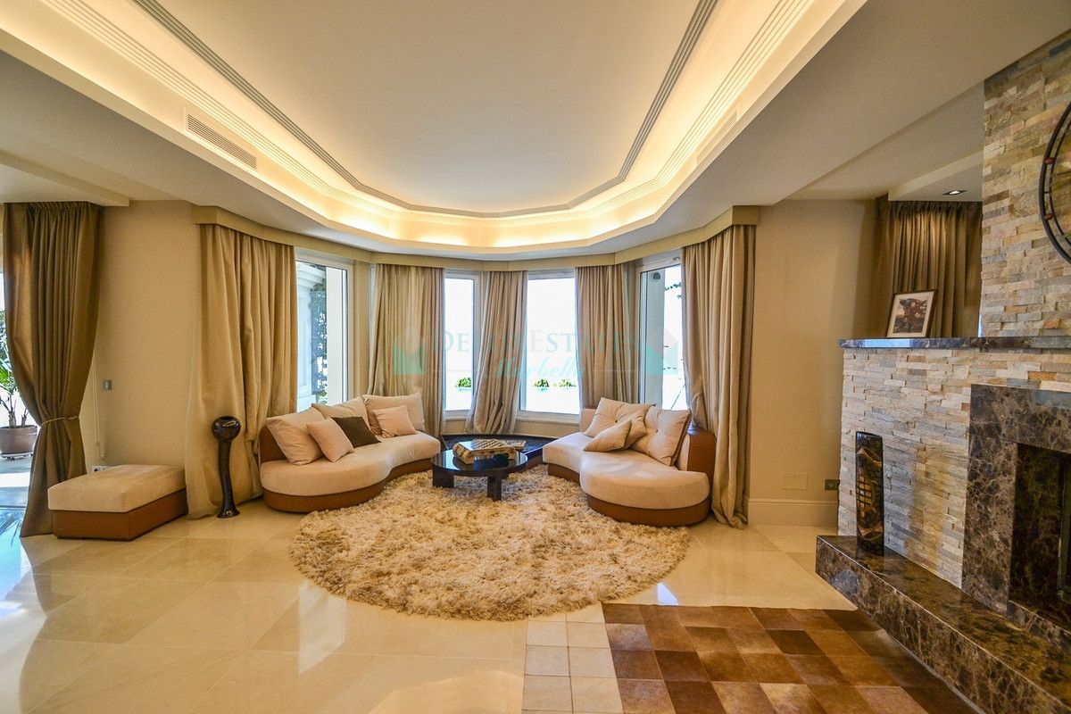 Villa for sale in Los Altos de los Monteros, Marbella East