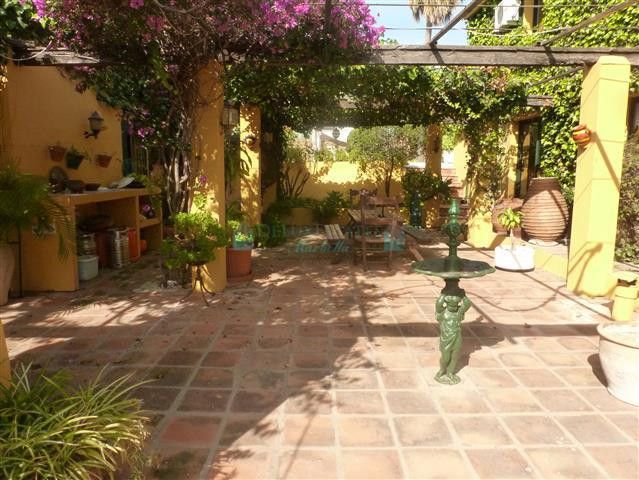 Villa for sale in Estepona
