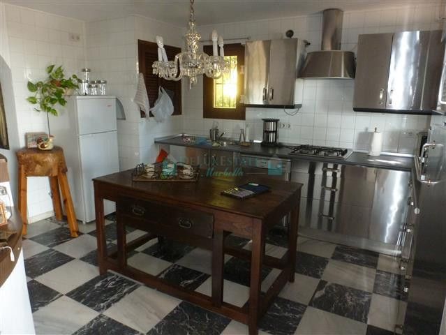 Villa for sale in Estepona