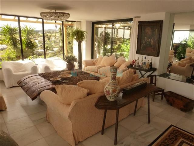 Villa for sale in Estepona