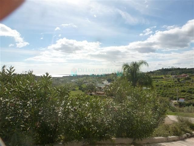 Villa for sale in Estepona