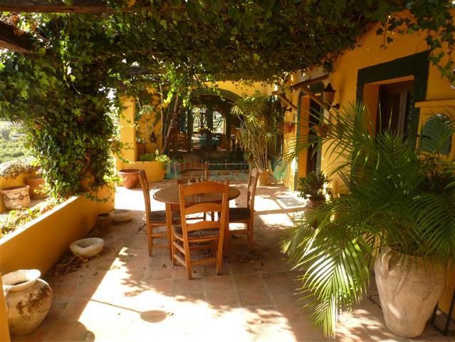 Villa for sale in Estepona