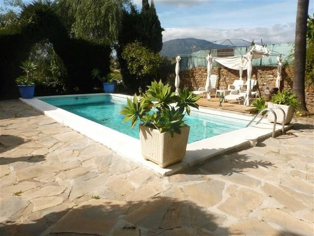 Villa for sale in Estepona