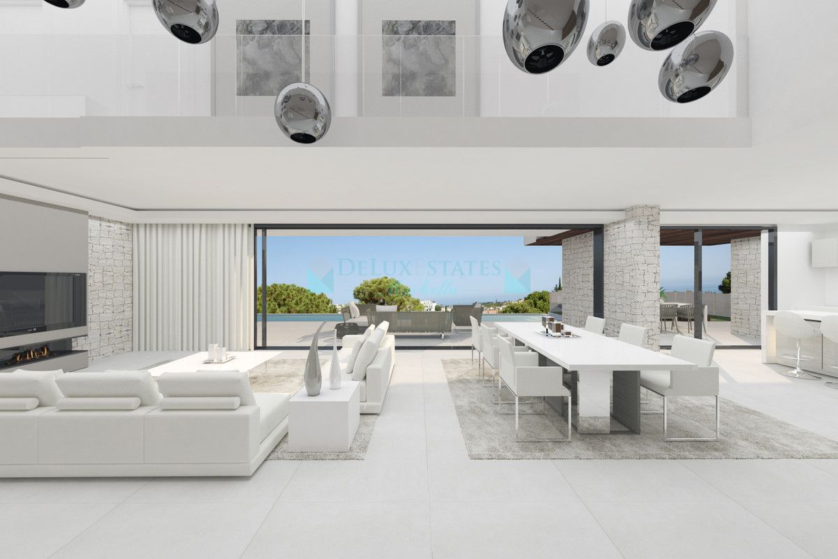 Villa for sale in Selwo, Estepona