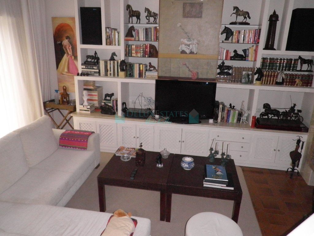 Villa for rent in Estepona