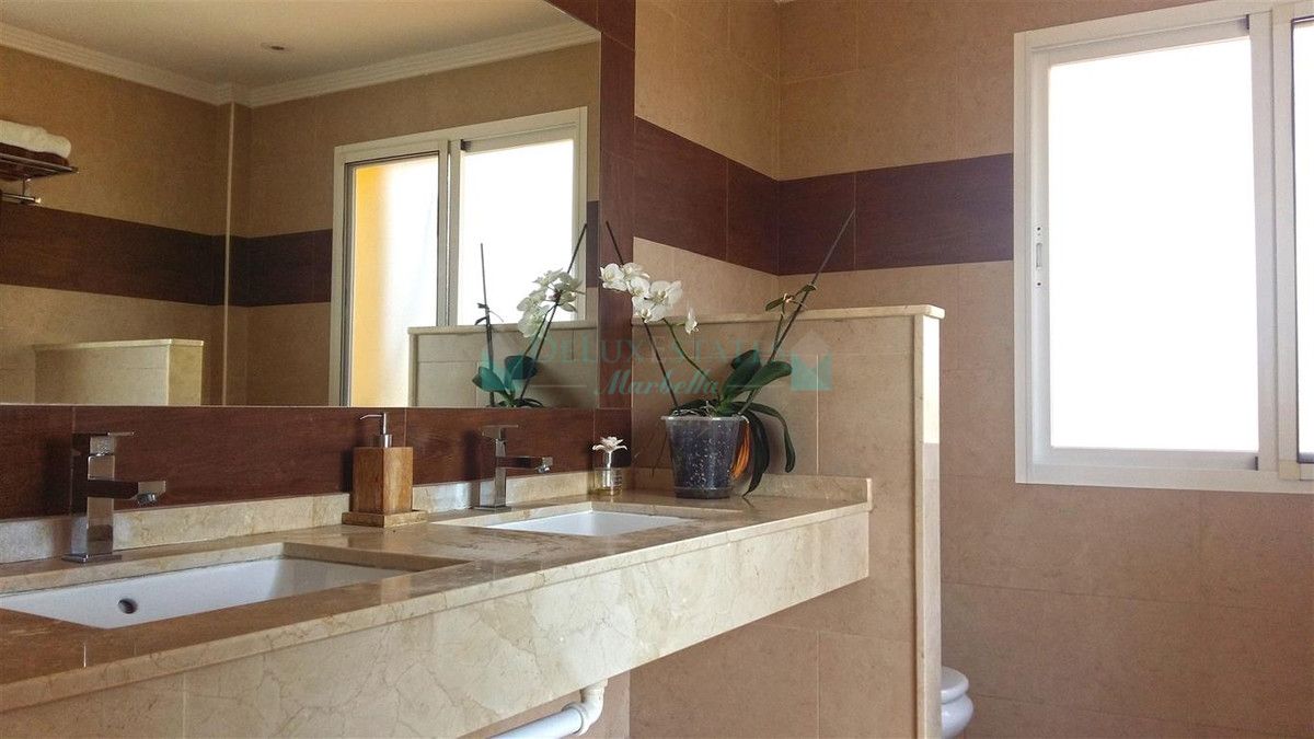 Ático en alquiler en Estepona