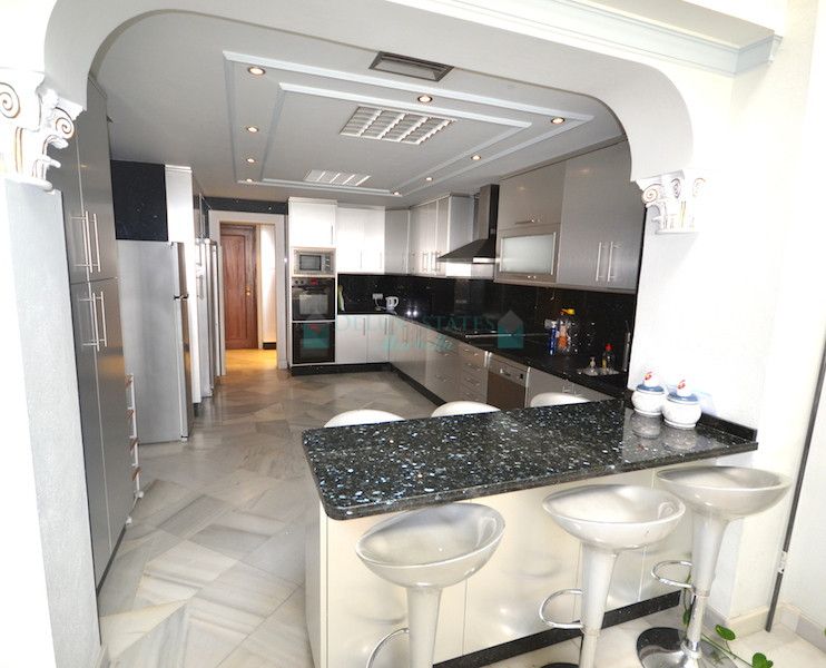 Ground Floor Apartment for sale in Marbella - Puerto Banus