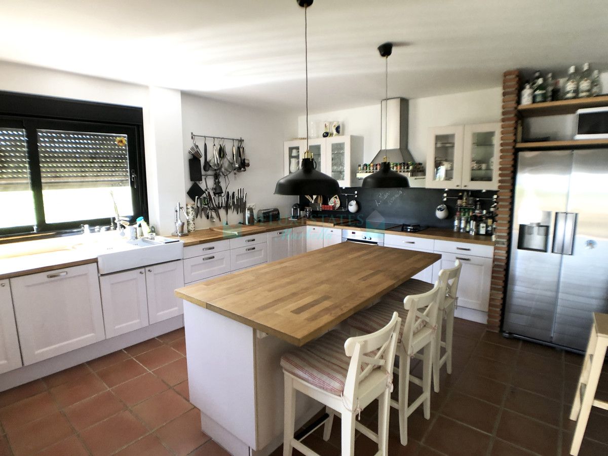 Villa for rent in Estepona