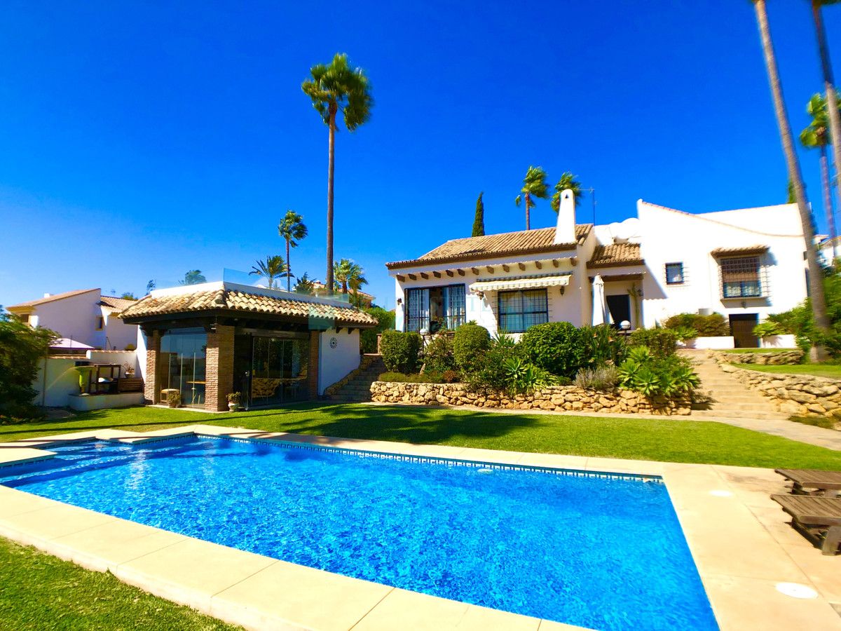Villa for rent in Estepona