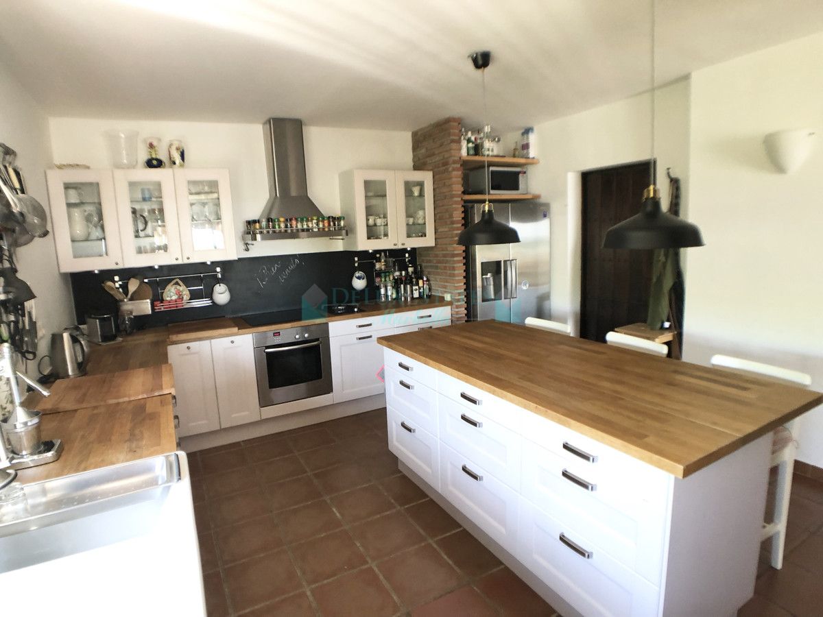 Villa for rent in Estepona