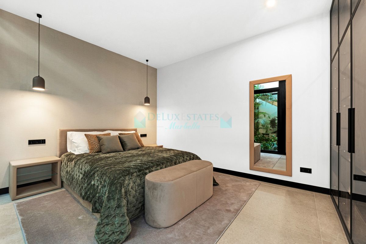 Villa en venta en El Madroñal, Benahavis