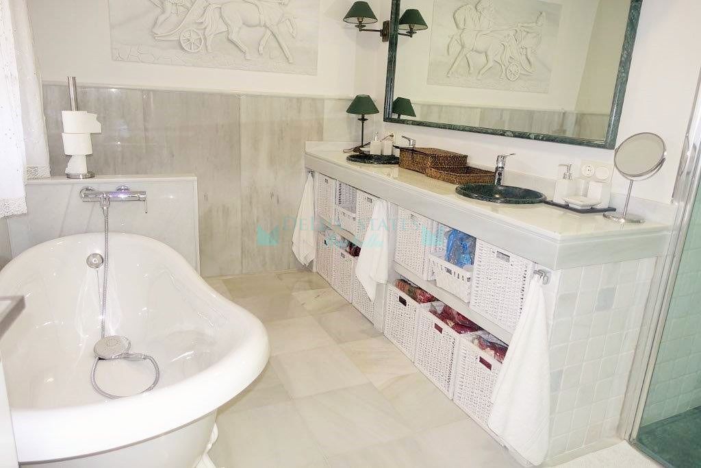 Villa for rent in Nueva Andalucia
