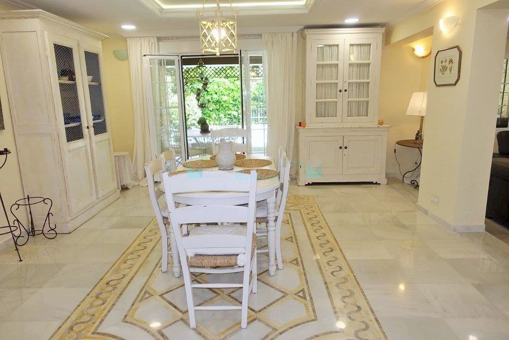 Villa for rent in Nueva Andalucia