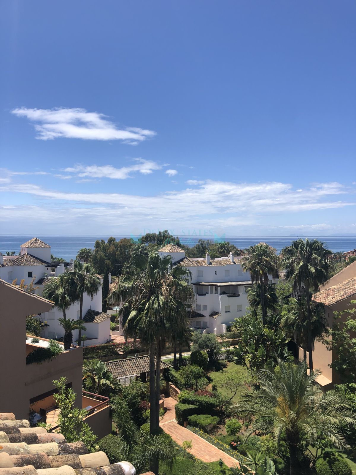 Penthouse for rent in Bahia de Marbella, Marbella East