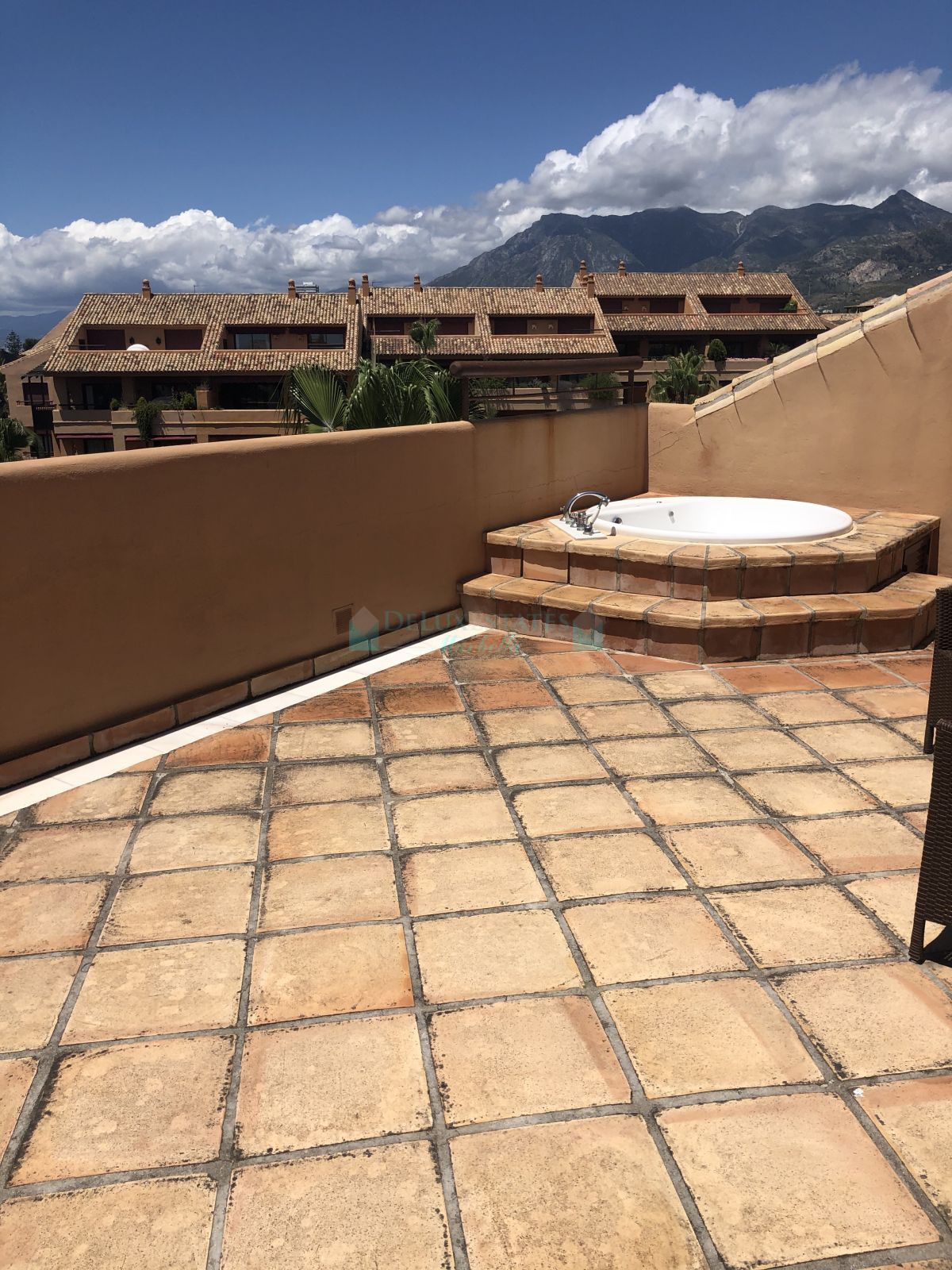 Penthouse for rent in Bahia de Marbella, Marbella East