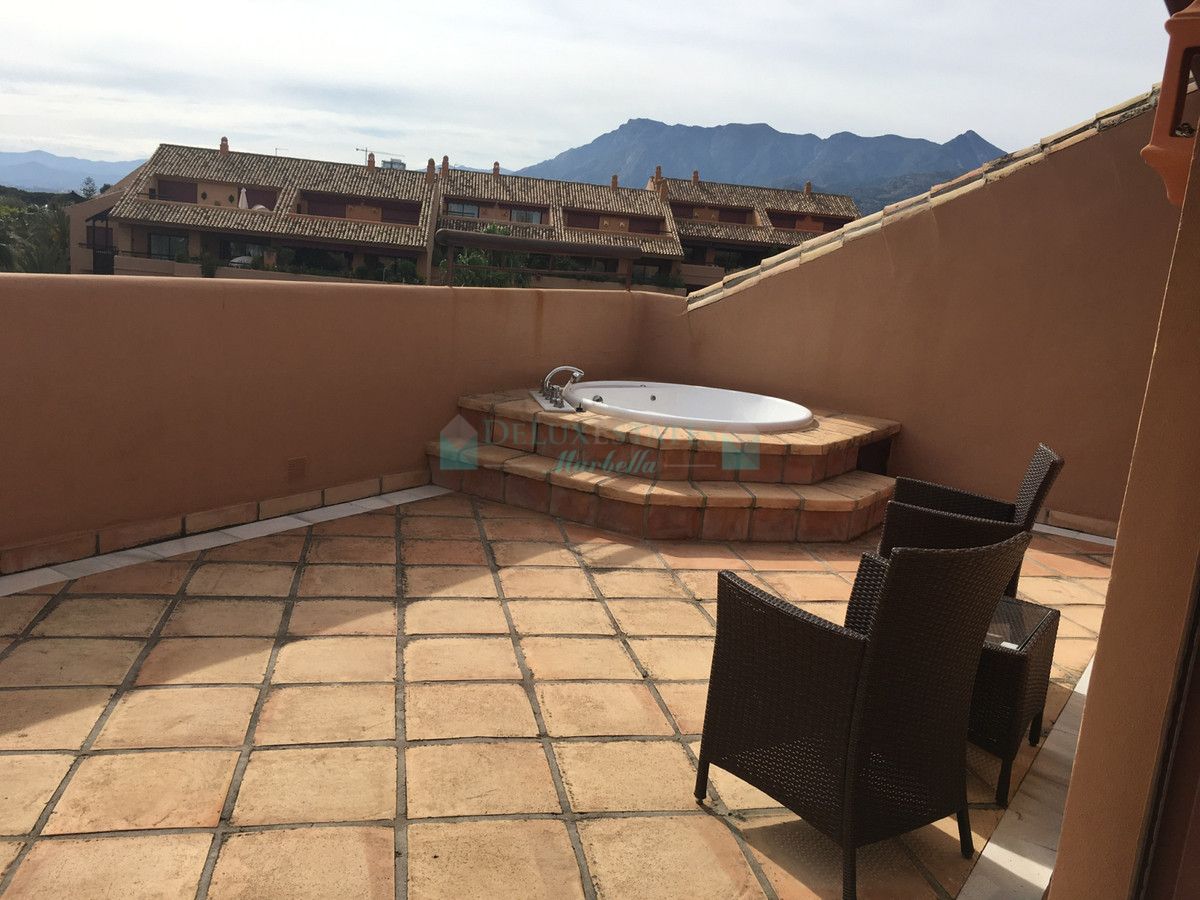 Penthouse for rent in Bahia de Marbella, Marbella East