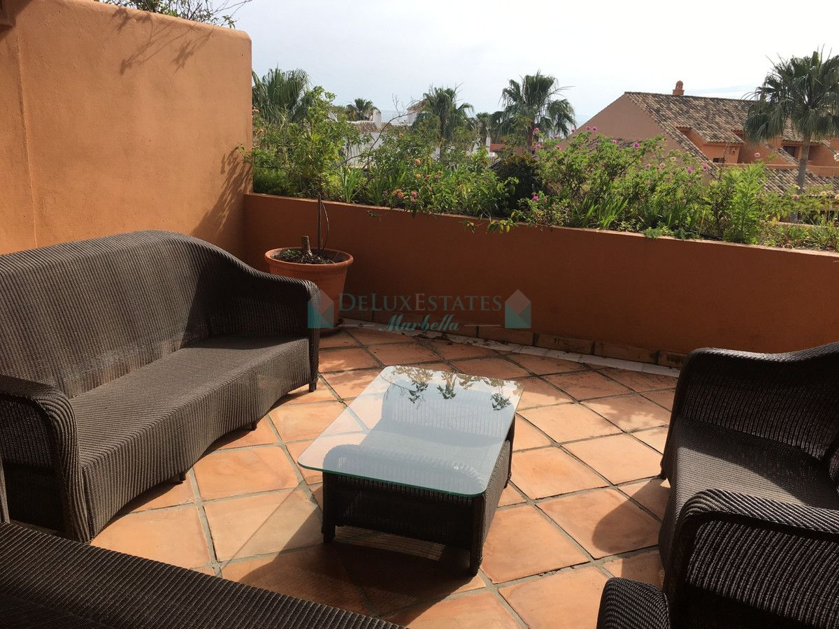 Penthouse for rent in Bahia de Marbella, Marbella East